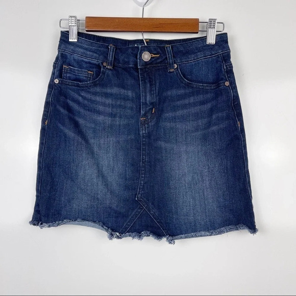 New Indigo Rein Dark Wash Mid Rise Cut Off Denim Mini Skirt Size 26 - Picture 1 of 6